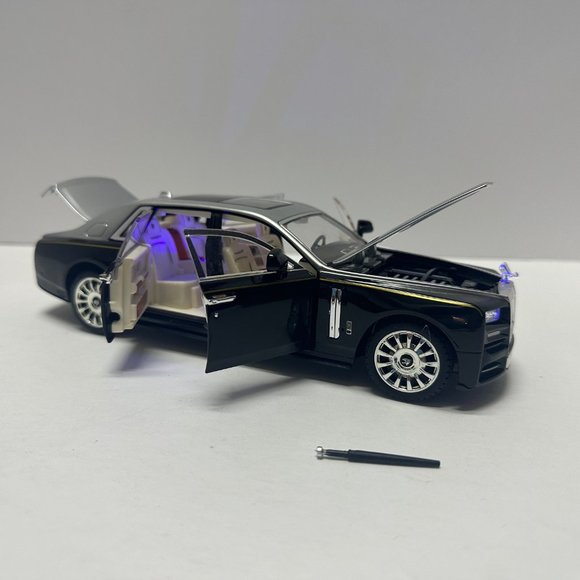 1:24 Rolls-Royce Phantom Metal Diecast Silver Black WITH LEDS Roll-Back - Picture 11 of 13